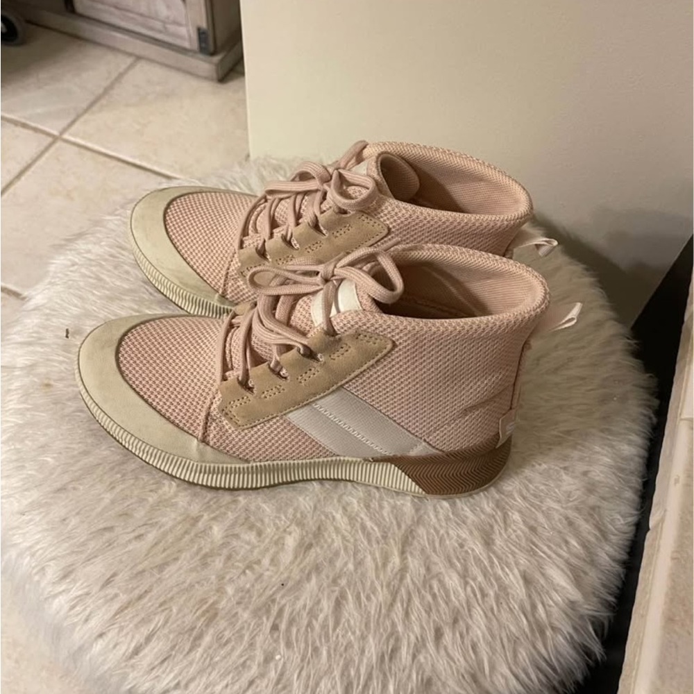 SOLD!!!!!!!!!!!!!!Sorel Women's Winter Boots - Pink and Cream